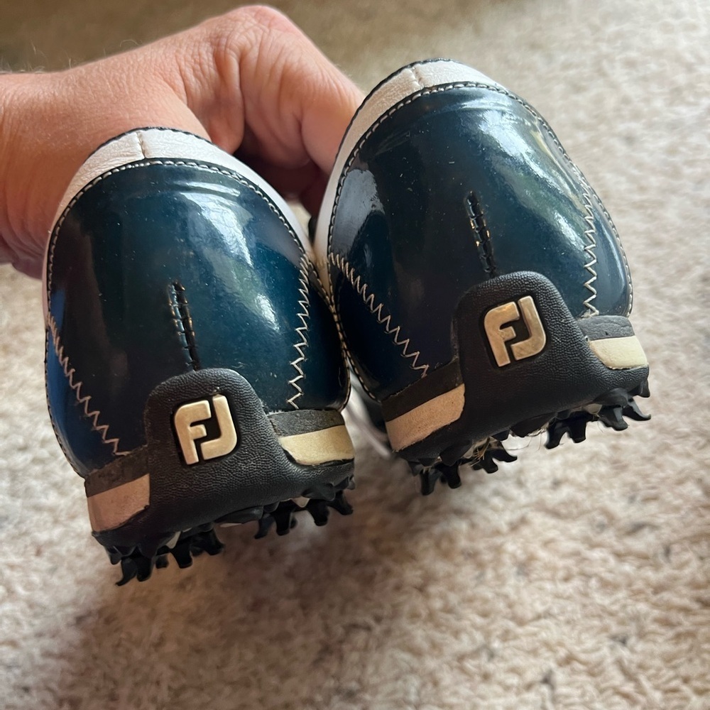 Stylish White and Black footjoy woman’s golf Shoes - Picture 2 of 5